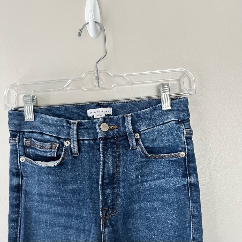 Good American Classic Slim Straight Jeans - Picture 6 of 10